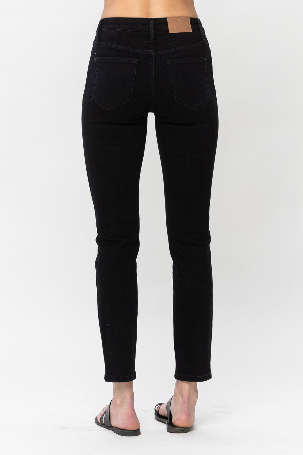 Amelia MR Black Slim Fit